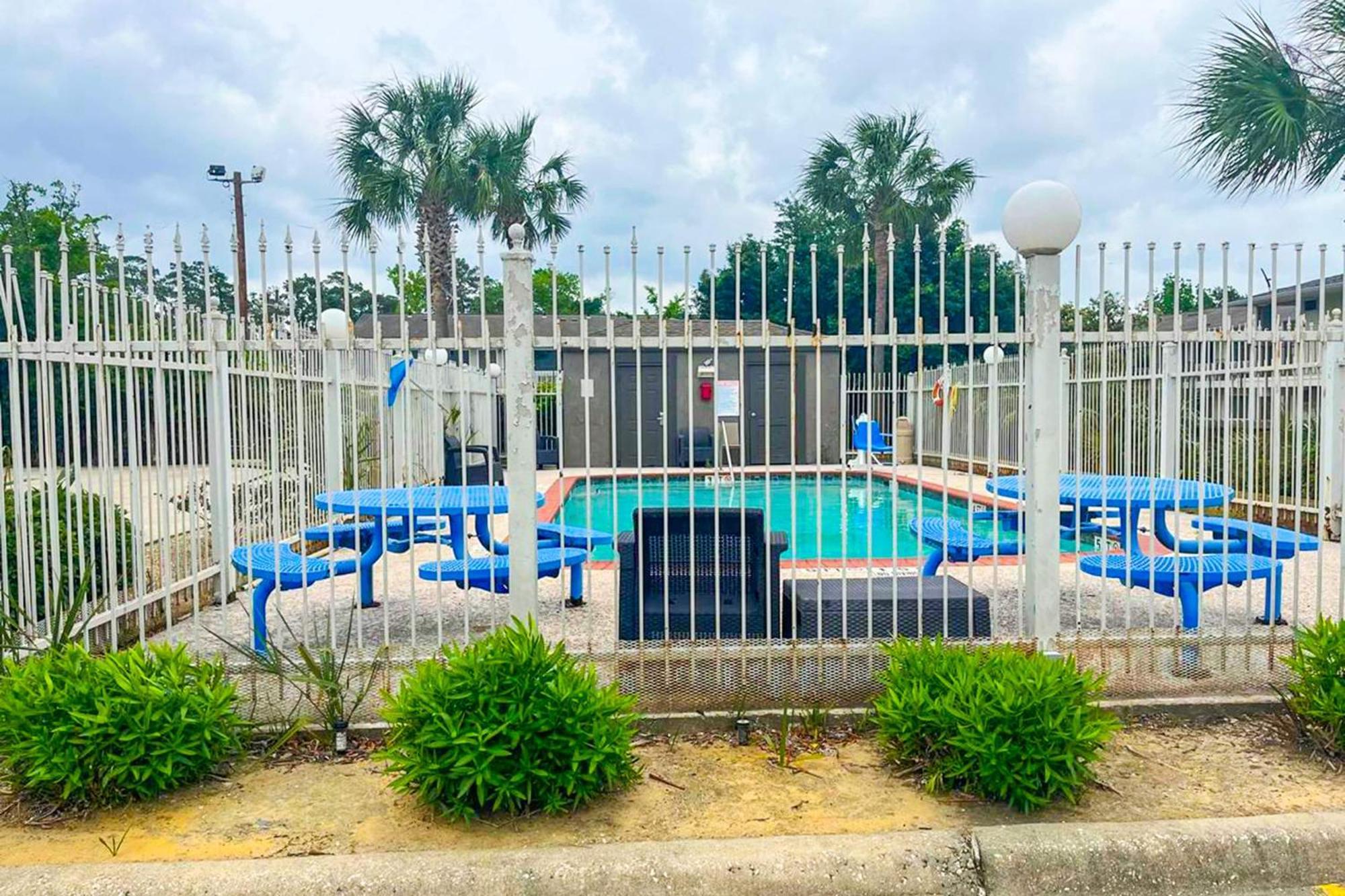 Oyo Townhouse Beaumont Medical Center Area Hotel Exterior photo