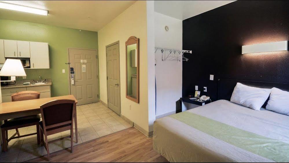 Oyo Townhouse Beaumont Medical Center Area Hotel Exterior photo
